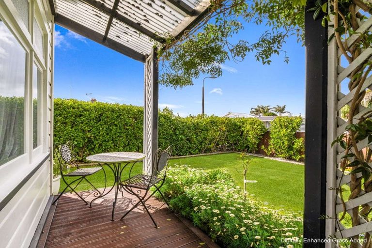 Photo of property in 11 Carow Street, Palmerston North, 4410