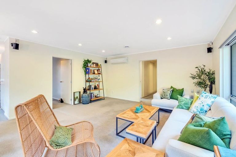 Photo of property in 92 Glendene Avenue, Glendene, Auckland, 0602