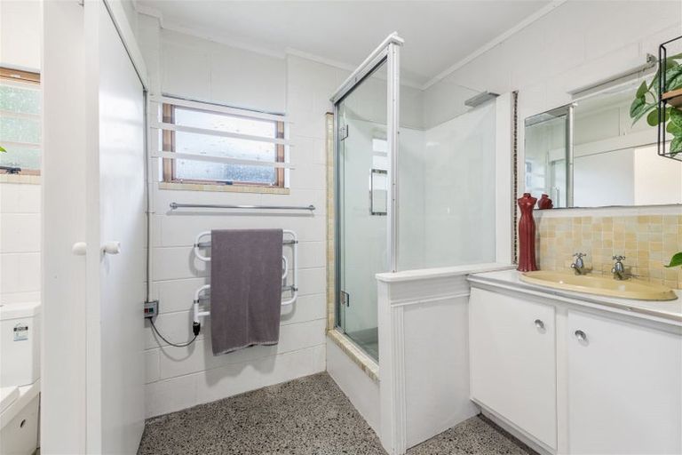 Photo of property in 1/9 Parrs Cross Road, Henderson, Auckland, 0612