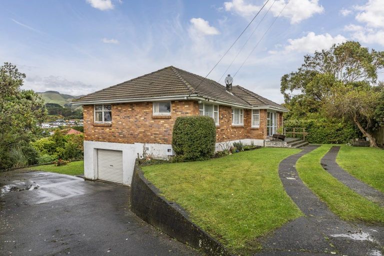 Photo of property in 5 Mascot Street, Tawa, Wellington, 5028