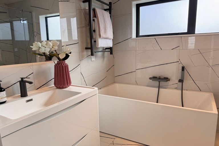 Photo of property in 21d Barron Drive, Green Bay, Auckland, 0604