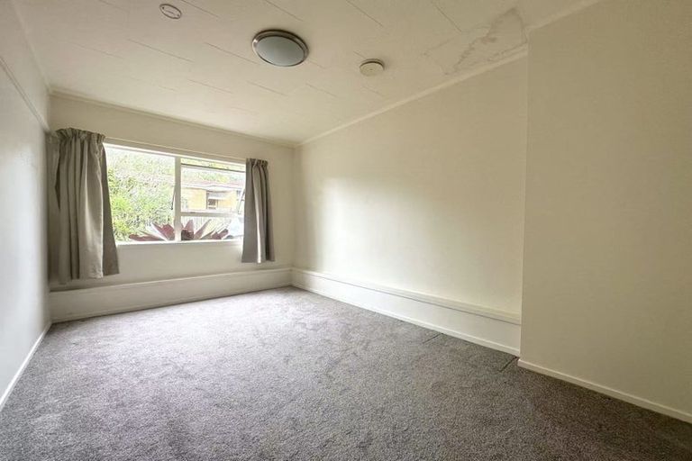 Photo of property in 1/62 Stapleford Crescent, Browns Bay, Auckland, 0630
