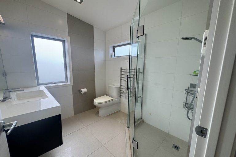 Photo of property in 2/6 Sandford Street, Campbells Bay, Auckland, 0630