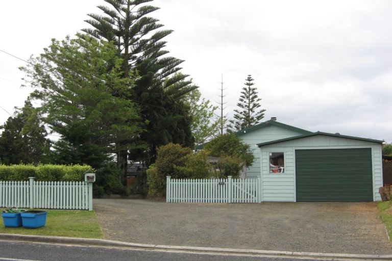 Photo of property in 1368 Whangaparaoa Road, Army Bay, Whangaparaoa, 0930