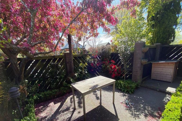 Photo of property in 70 Apsley Drive, Avonhead, Christchurch, 8042