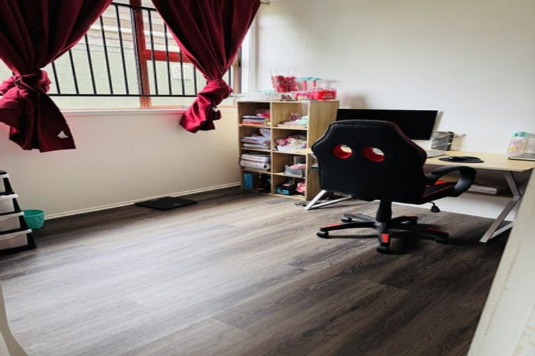 Photo of property in 671 East Coast Road, Browns Bay, Auckland, 0630