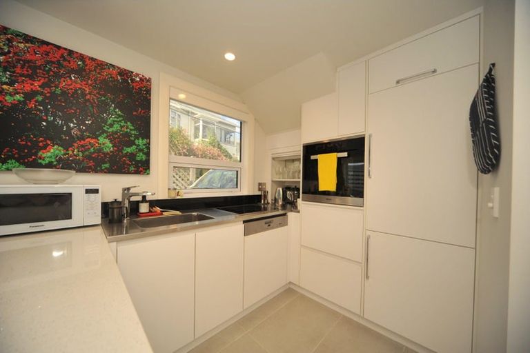 Photo of property in 1/2 Hood Street, Mount Victoria, Wellington, 6011