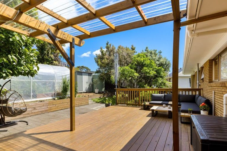 Photo of property in 14 Birdie Place, Red Beach, 0932