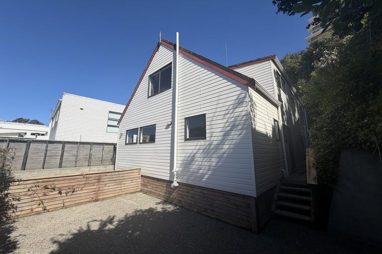 Photo of property in 6 Tiketike Way, Brooklyn, Wellington, 6021