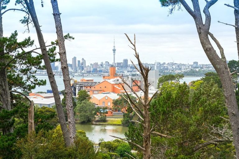 Photo of property in 28 Blundell Place, Chatswood, Auckland, 0626