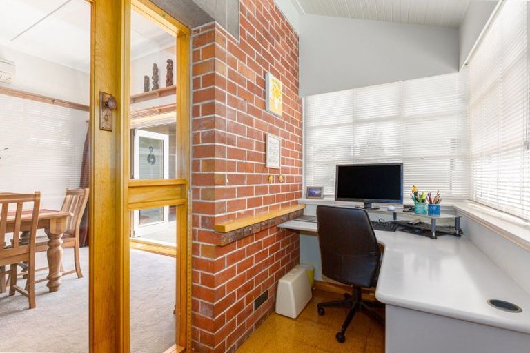 Photo of property in 77 Totara Crescent, Woburn, Lower Hutt, 5011