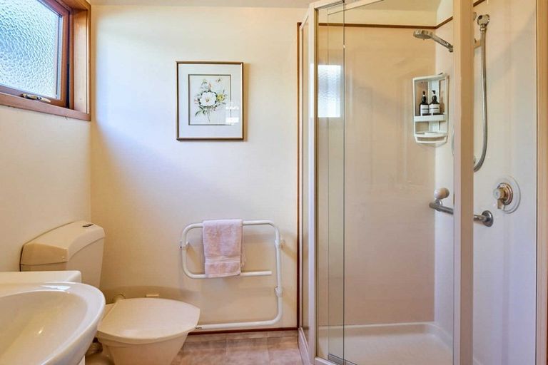 Photo of property in 2/130 Muritai Road, Eastbourne, Lower Hutt, 5013