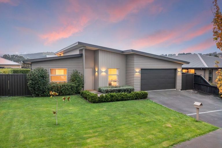 Photo of property in 18 Carrick Place, Mosgiel, 9024