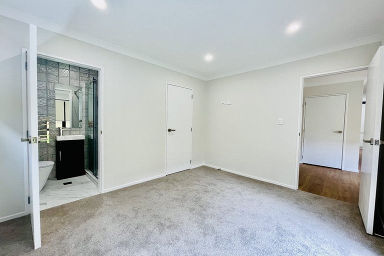 Photo of property in 36d Seymour Road, Sunnyvale, Auckland, 0612