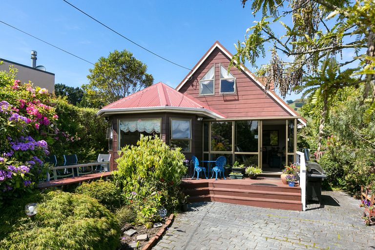 Photo of property in 30 Porterfield Street, Macandrew Bay, Dunedin, 9014