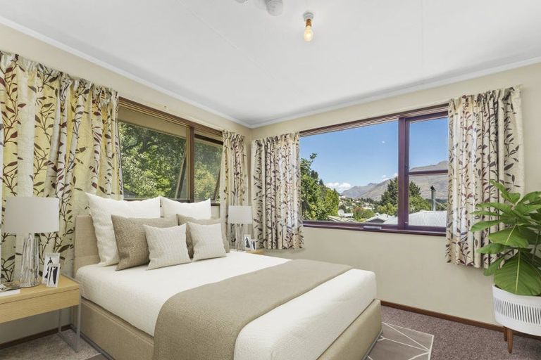 Photo of property in 22 Bowen Street, Queenstown, 9300