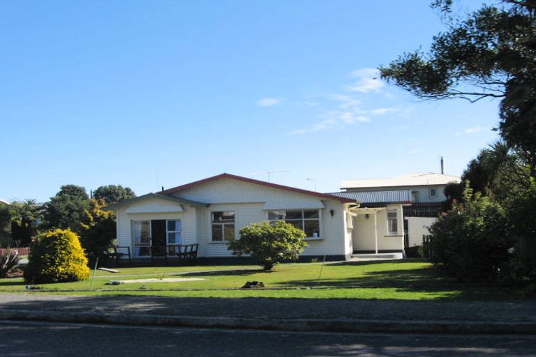 Photo of property in 2 Warburton Street, Karoro, Greymouth, 7805