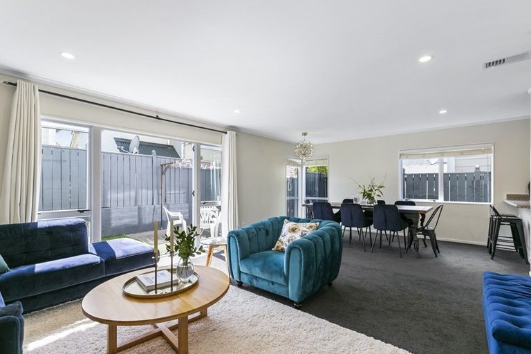 Photo of property in 10a Tutchen Avenue, Mount Victoria, Wellington, 6011