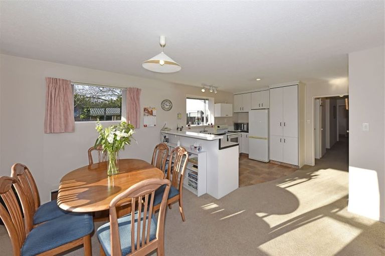 Photo of property in 22 Creese Place, Redwood, Christchurch, 8051
