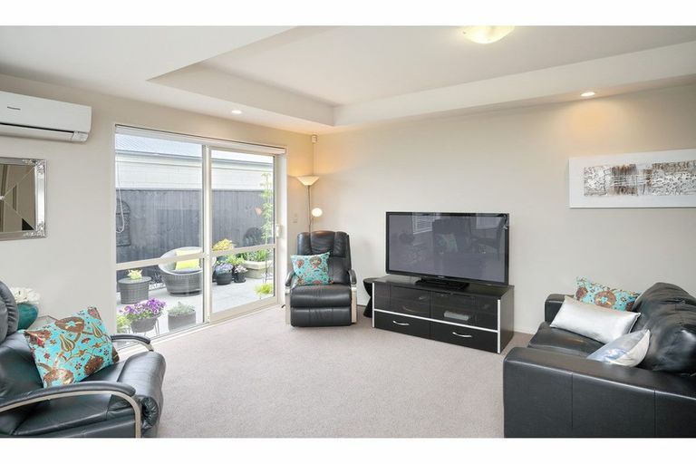 Photo of property in 2/158 Harewood Road, Papanui, Christchurch, 8053