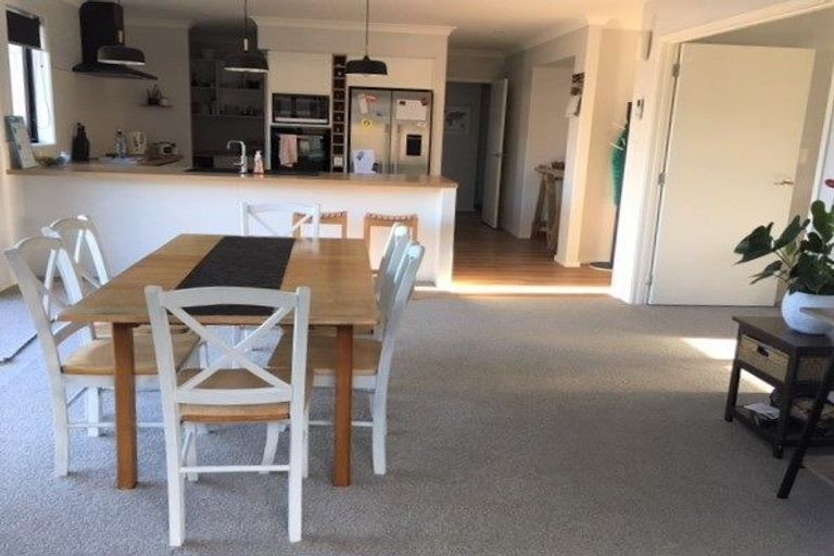 Photo of property in 10 Harding Drive, Papamoa Beach, Papamoa, 3118