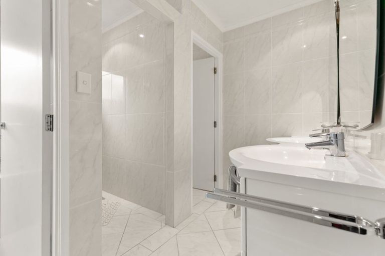 Photo of property in 163 Chelsea View Drive, Chatswood, Auckland, 0626