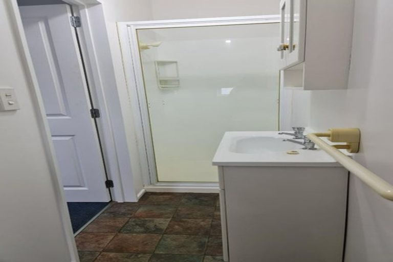 Photo of property in 2/7 Division Street, Riccarton, Christchurch, 8041