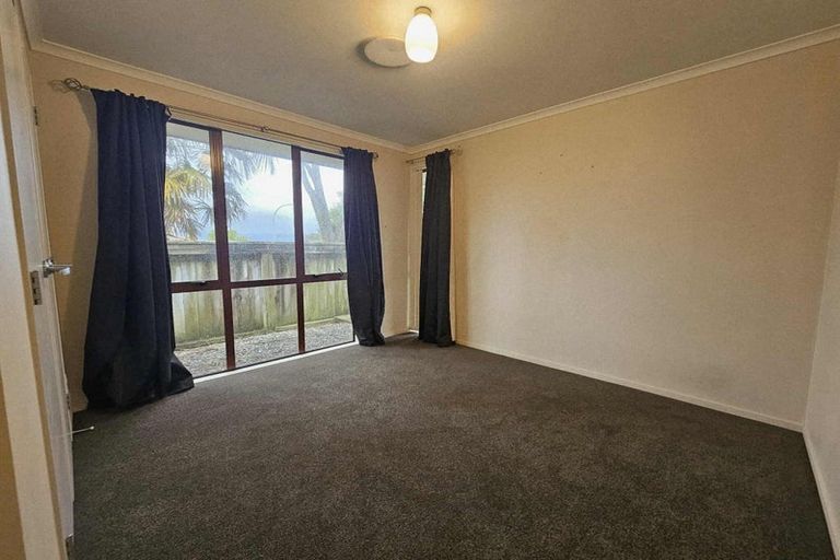Photo of property in 37 Mcewen Crescent, Riverstone Terraces, Upper Hutt, 5018