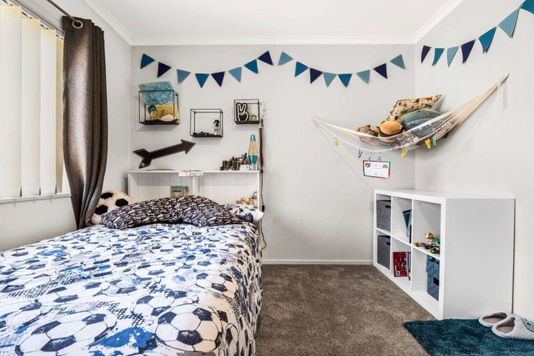 Photo of property in 36 Mandalay Place, Waiuku, 2123