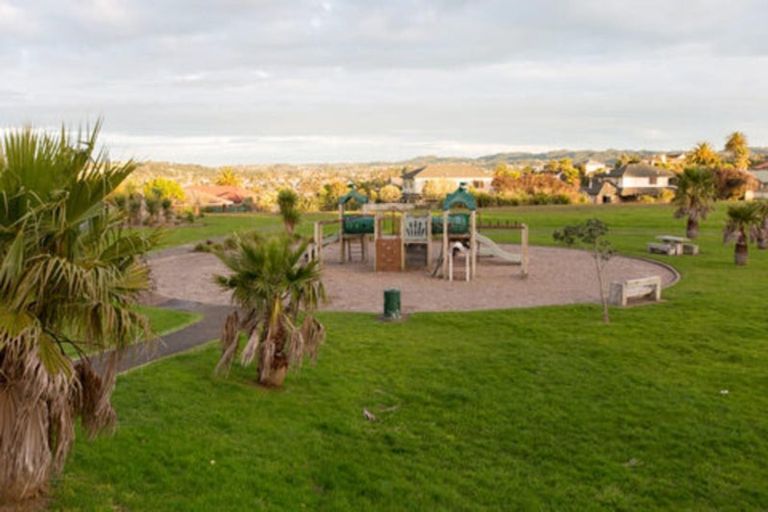 Photo of property in 1 Murillo Place, Henderson, Auckland, 0612