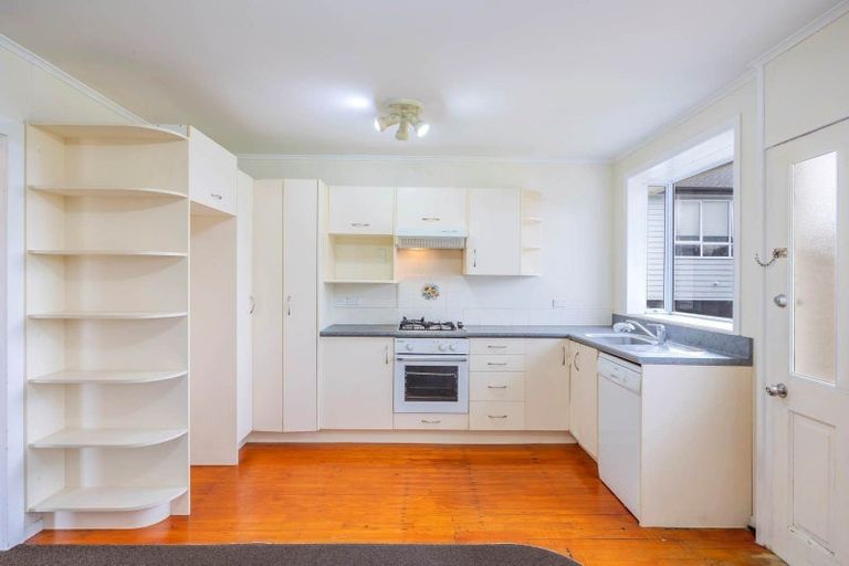 Photo of property in 57a Tiroroa Avenue, Te Atatu South, Auckland, 0610