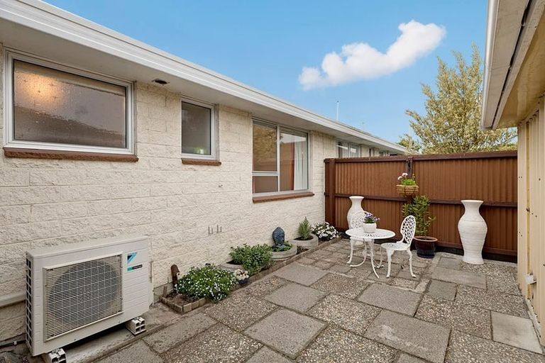 Photo of property in 2/10 Nyoli Street, Northcote, Christchurch, 8052