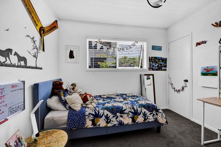 Photo of property in 17 Linda Street, Oakura, 4314