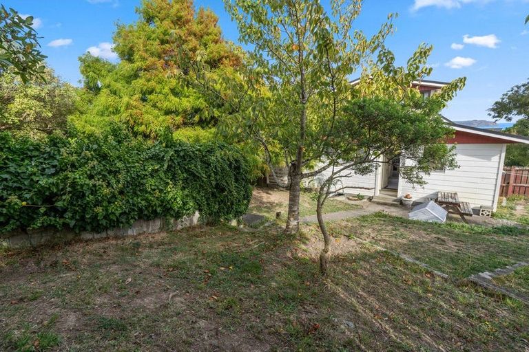 Photo of property in 114 Gloaming Hill, Titahi Bay, Porirua, 5022