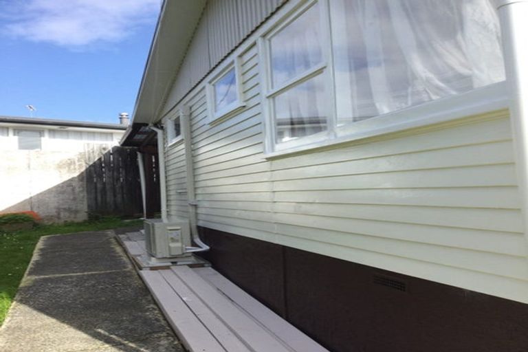 Photo of property in 2/25 Nutsey Avenue, Northcote, Auckland, 0627