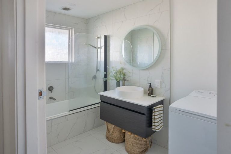 Photo of property in 2/82 Holly Road, St Albans, Christchurch, 8014