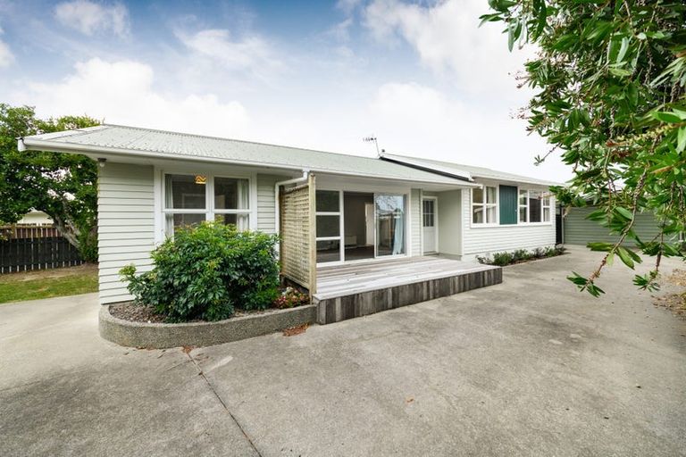 Photo of property in 14 Apollo Parade, Milson, Palmerston North, 4414