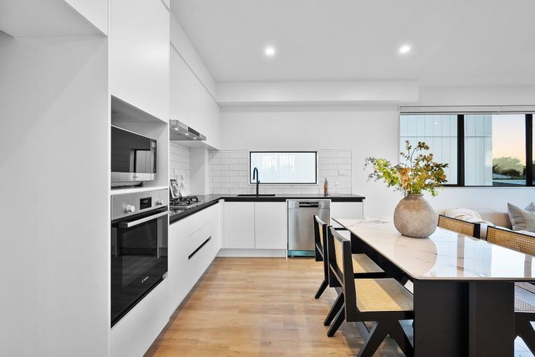 Photo of property in 1/258 Lake Road, Hauraki, Auckland, 0622