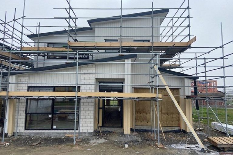 Photo of property in 12 Korowhiti Road, Clarks Beach, 2122