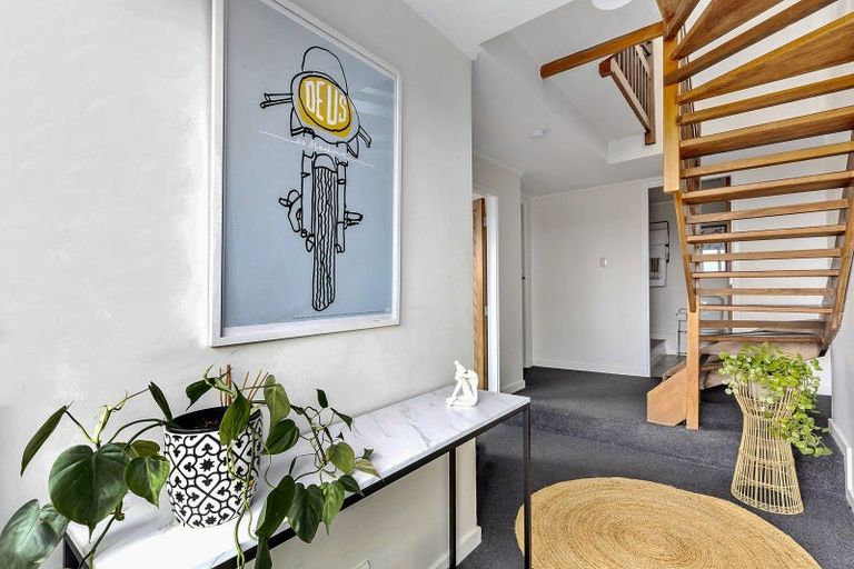 Photo of property in 91 Black Rock Road, Newlands, Wellington, 6037