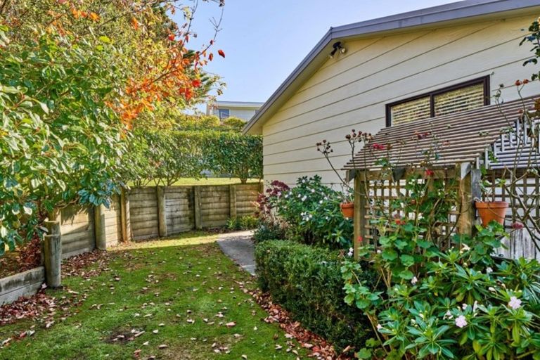Photo of property in 75 Omapere Street, Whitby, Porirua, 5024