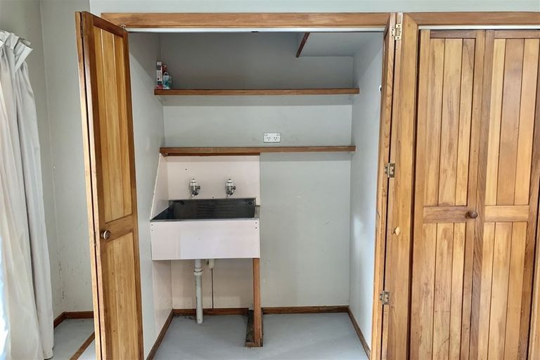 Photo of property in 6 Avonhead Road, Avonhead, Christchurch, 8042