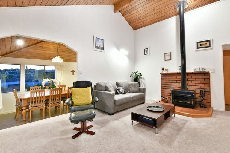 Photo of property in 56a Swann Beach Road, Stanmore Bay, Whangaparaoa, 0932