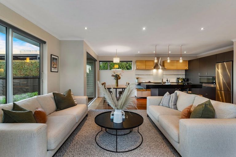 Photo of property in 2/12 Beatrice Avenue, Hillcrest, Auckland, 0627