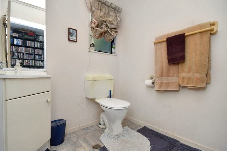 Photo of property in 105 Luckens Road, West Harbour, Auckland, 0618