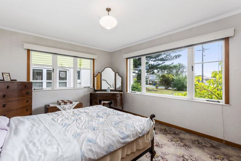 Photo of property in 13 Beaubank Road, Kelston, Auckland, 0602