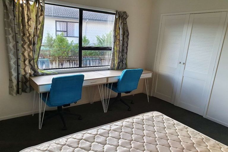 Photo of property in 121 Athena Drive, Totara Vale, Auckland, 0629