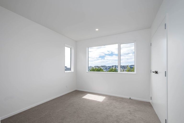 Photo of property in 36 Baumea Rise, Massey, Auckland, 0614