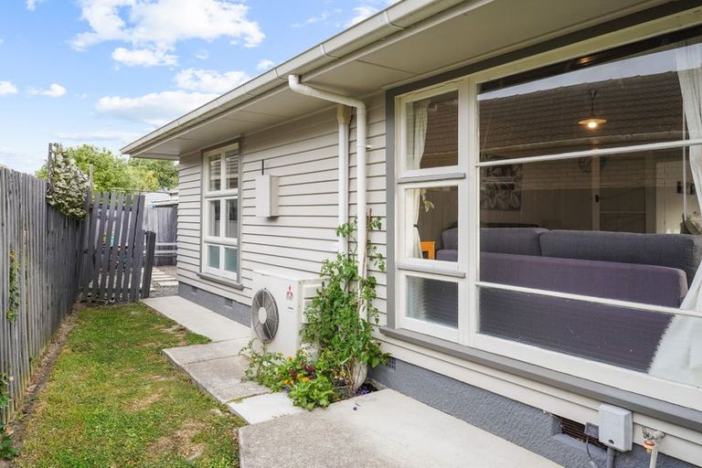 Photo of property in 2/24 Pembroke Street, Avondale, Christchurch, 8061
