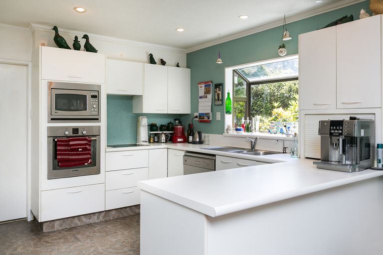 Photo of property in 30 Porterfield Street, Macandrew Bay, Dunedin, 9014